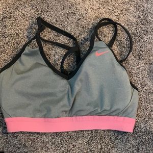 Nike v neck sports bra